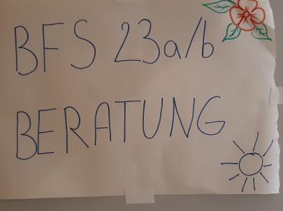 Die älteren BFS-Klassen beraten die neuen BFS-Schüler*innen